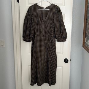 Only worn once, plaid, mid length sleeve and hem dress